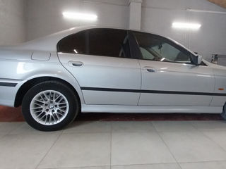 BMW 5 Series foto 3