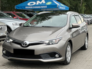 Toyota Auris foto 1