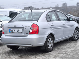 Hyundai Accent foto 3