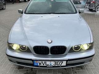 BMW 5 Series foto 2