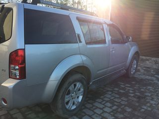 Nissan Pathfinder foto 5