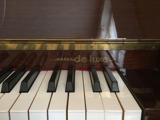 Se vinde pian Ronisch modell Deluxe. foto 1