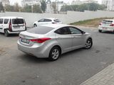Hyundai Elantra foto 2