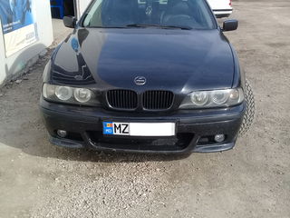 BMW 5 Series foto 1