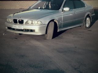 BMW 5 Series foto 3