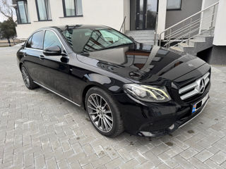 Mercedes E-Class foto 2