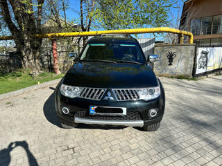 Mitsubishi Pajero Sport foto 2