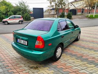 Hyundai Accent foto 3