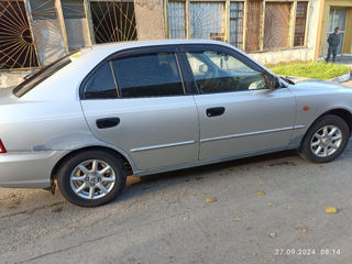 Hyundai Accent foto 3