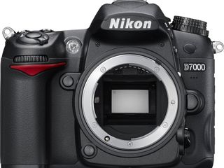 Nikon D7000 с  объективом  NIKON NIKKOR AF-S DX18-140mm f:3.5-5.6G ED VR    660 euro foto 5