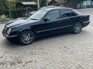 Mercedes E-Class foto 2