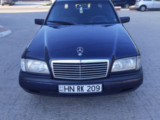 Mercedes C-Class foto 1