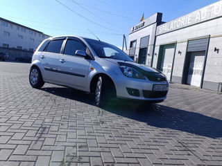 Ford Fiesta foto 5