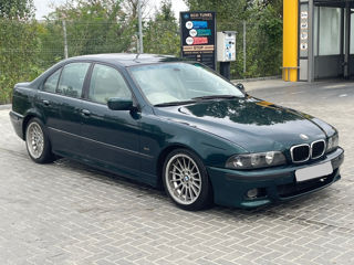 BMW 5 Series foto 1