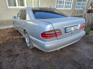 Mercedes E-Class foto 2