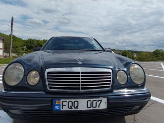 Mercedes E-Class foto 2