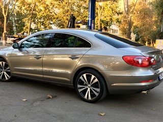 Volkswagen Passat CC foto 2