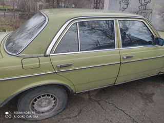 Mercedes Series (W123) foto 4