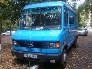 Mercedes 711D foto 1