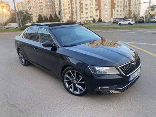 Skoda Superb foto 2