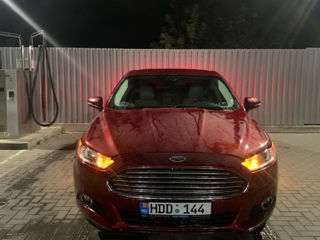 Ford Fusion foto 2