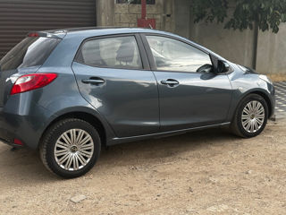 Mazda 2 foto 1