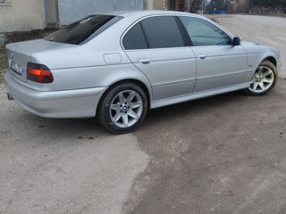 BMW 5 Series foto 4