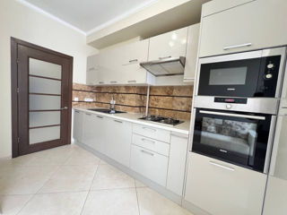 Apartament cu 2 camere, 83 m², Centru, Chișinău foto 3