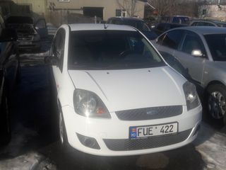 Ford Fiesta foto 2