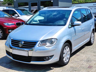 Volkswagen Touran foto 2