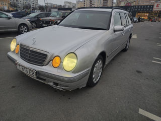 Mercedes E-Class foto 2