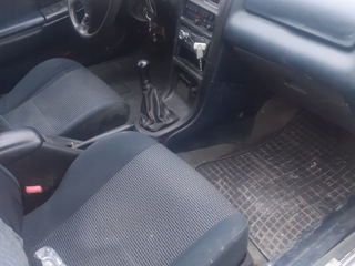 Mazda 323 foto 2