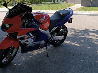 Honda CBR-600 F4 foto 6