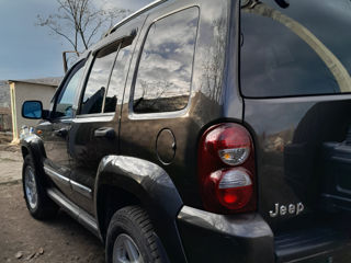 Jeep Cherokee foto 7