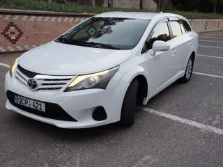 Toyota Avensis foto 2