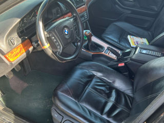 BMW 5 Series foto 4