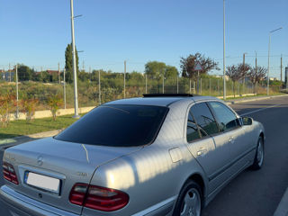 Mercedes E-Class foto 2