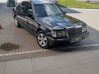 Mercedes Series (W124) foto 1