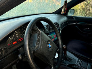 BMW 5 Series foto 2