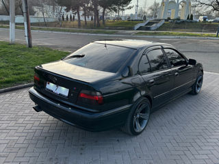 BMW 5 Series foto 6