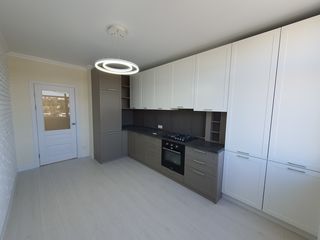 Vînzare apartament 2 dormitoare și living, priveliște spre tot orașul, bloc superb! foto 3