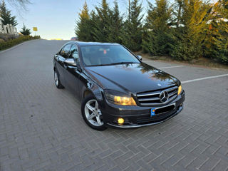 Mercedes C-Class foto 2