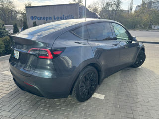 Tesla Model Y foto 2