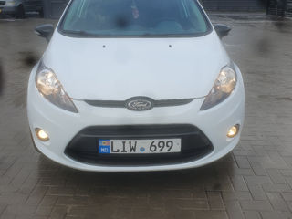 Ford Fiesta foto 8