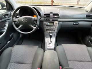 Toyota Avensis foto 6