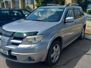 Mitsubishi Outlander foto 2