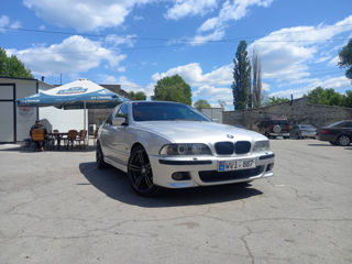 BMW 5 Series foto 3