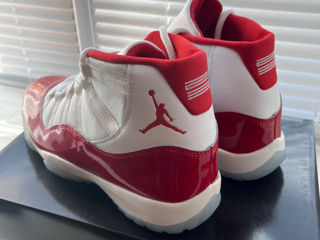 Jordan 11 Red foto 2