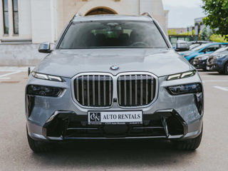 BMW X7 xDrive40d gri skyscraper foto 2