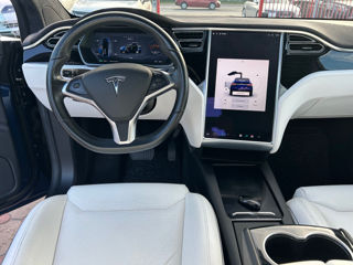 Tesla Model X foto 8